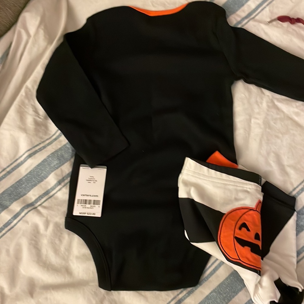 NWT Carter’s Halloween outfit. Size 18 months. - Picture 8 of 9
